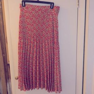 Max Studio rust colored pleated print midi skirt.